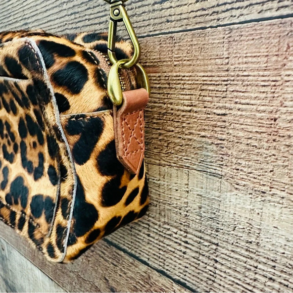 Madewell The Transport Camera Bag: Calf Hair Edition - Picture 6 of 12